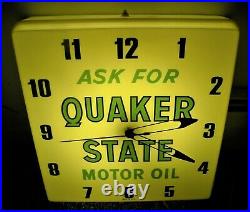 Vintage Plastic QUAKER STATE ADVERTISING CLOCK Motor Oil LIGHTS & RUNS Very Nice