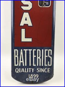 Vintage Universal Batteries Painted Metal Thermometer Wall Display Gas Oil Sign